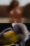 Horny milf masturbates public
